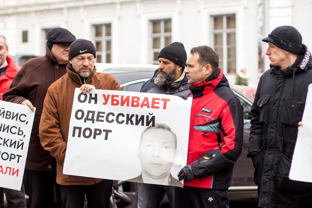 Марисов, плыви в Ростов: одесситы протестовали против махинаций с буксирами