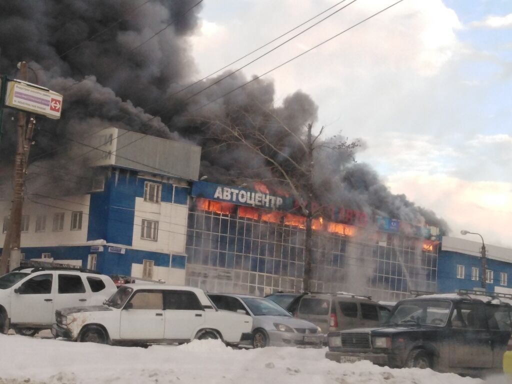 В Уфе вспыхнул масштабный пожар: первые фото и видео