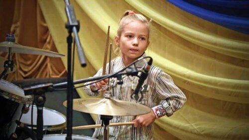 7-летняя украинка представит страну на конкурсе барабанщиц