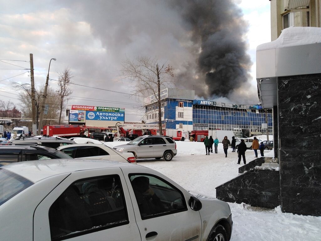 В Уфі спалахнула масштабна пожежа: перші фото і відео