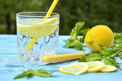 Начните утро со стакана воды с лимоном