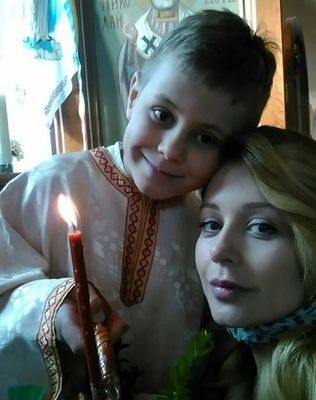 Тина Кароль показала фото с сыном в храме