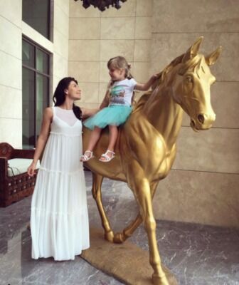 Екатерина Волкова поделилась милыми фото с дочерью