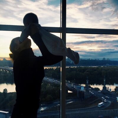 Вдова Ларсона поделилась фотографиями подросшего сына