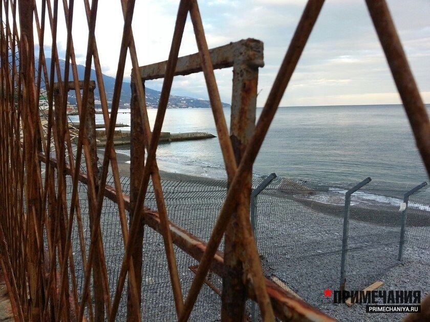 Крим обнесли парканом: на півострові показали принади "русского міра"