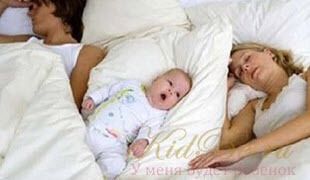 Почему плохо спит или не спит ночью новорожденный ребенок?