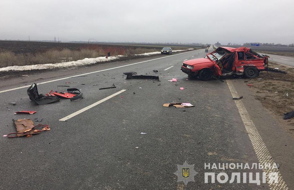 Смертельное ДТП: в Запорожской области произошло лобовое столкновение легкового авто и фуры
