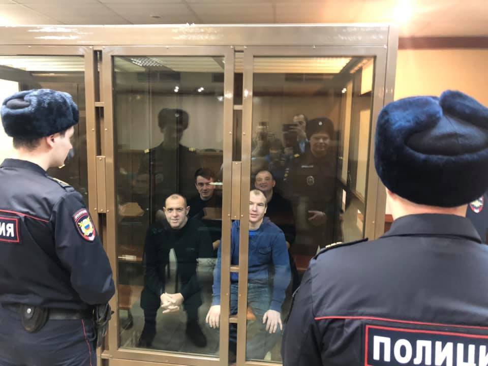 Украинские моряки на судилище в Москве