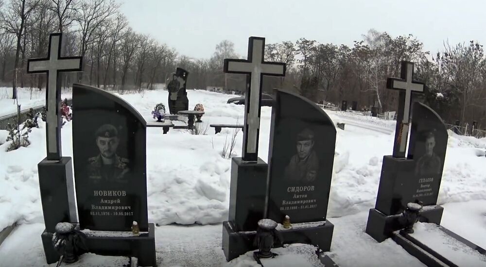 Захарченко, "Гиви" и "Моторола": в сети показали могилы "героев ДНР"