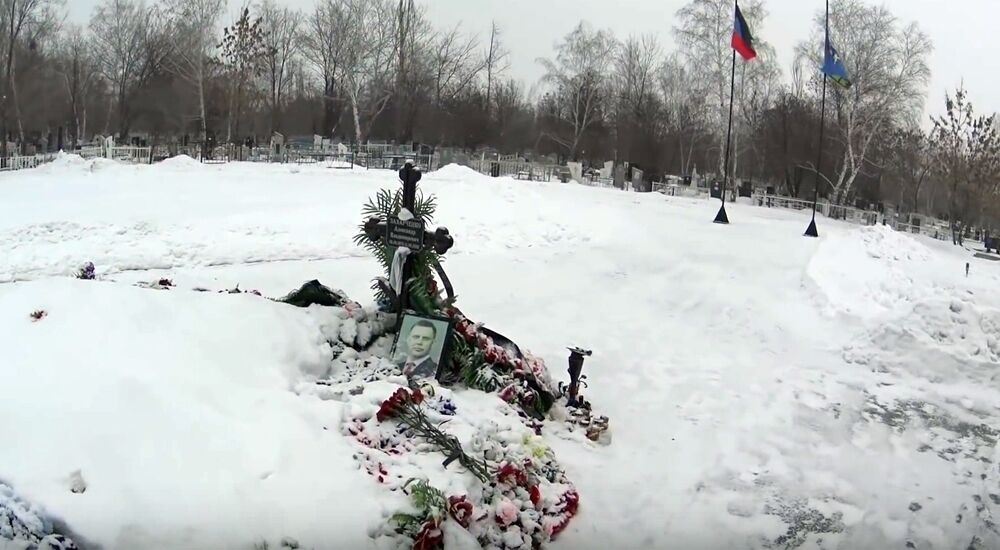 Захарченко, "Гіві" і "Моторола": в мережі показали могили ліквідованих "героїв ДНР"