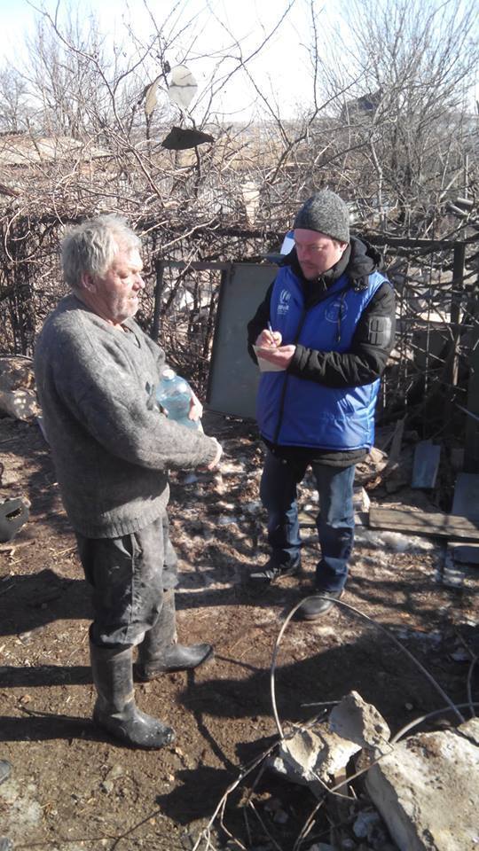 Вибухом викинуло з дому: стало відомо, кого розбомбили окупанти на Донбасі. Фото і відео