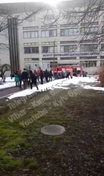 "Выходы были закрыты!" В Киеве загорелся университет