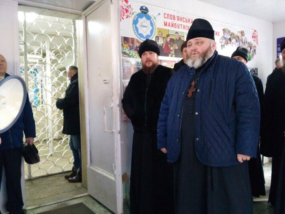Фанат "русского мира": полиция задержала донбасского митрополита