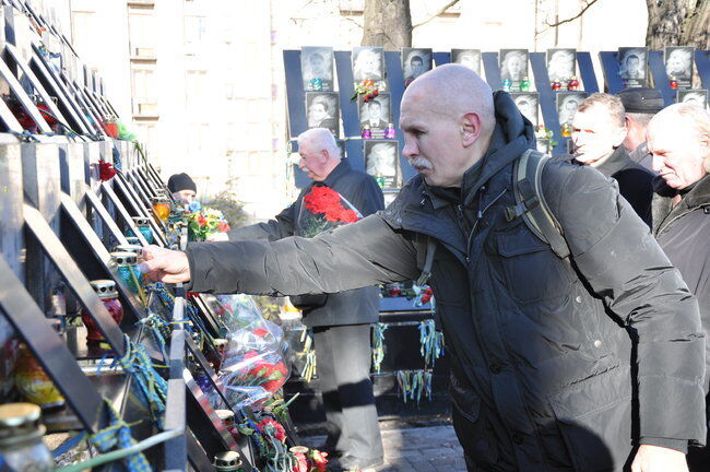 ''Пять лет не заживает рана'': в Киеве со слезами вспоминали Героев Небесной Cотни. Фото и видео