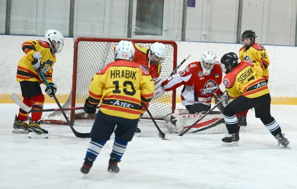  Игроки ХК "Донбасс" провели матч с юными хоккеистами