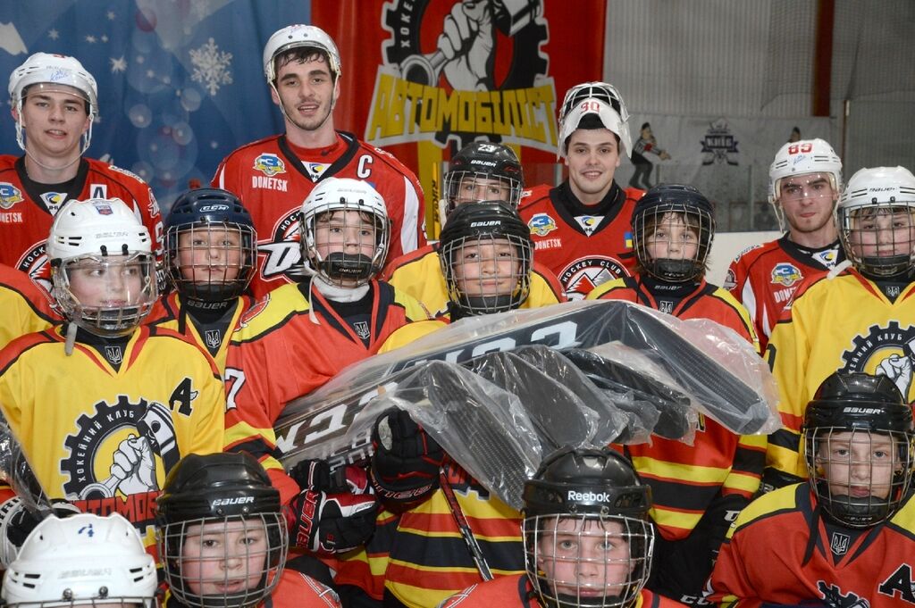  Игроки ХК "Донбасс" провели матч с юными хоккеистами