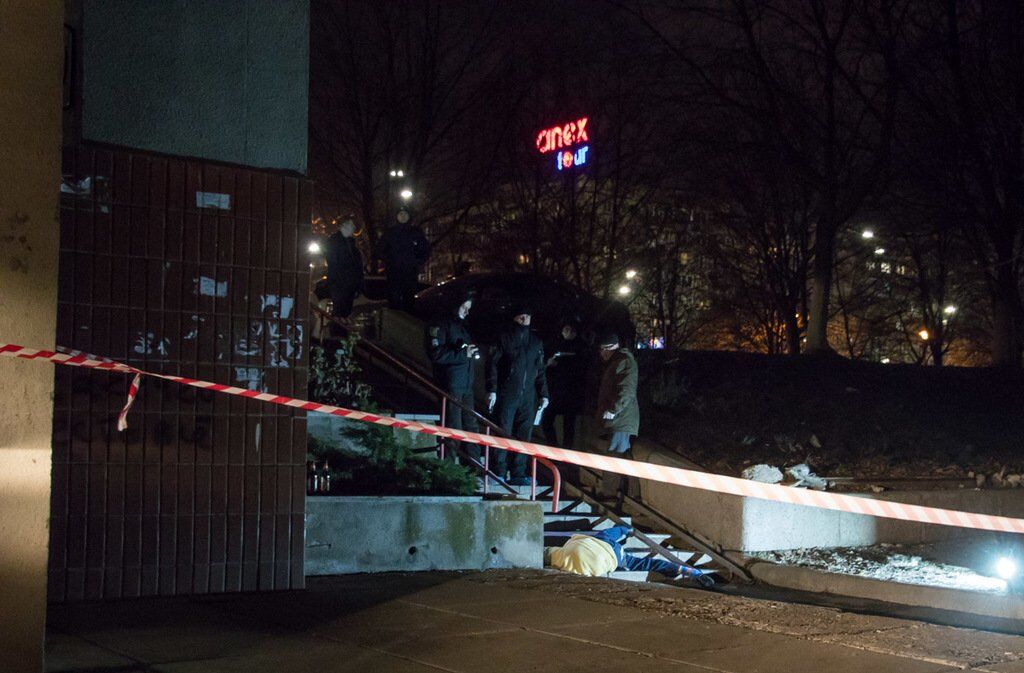 У Києві жінка випала з вікна висотки