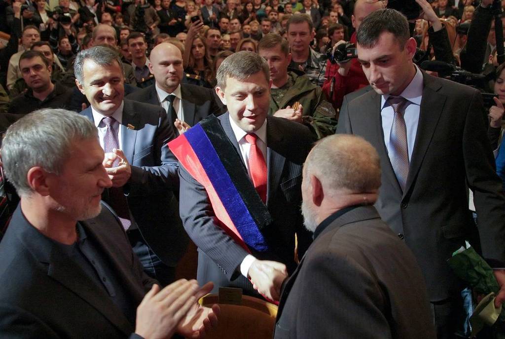 Александр Захарченко (в центре)