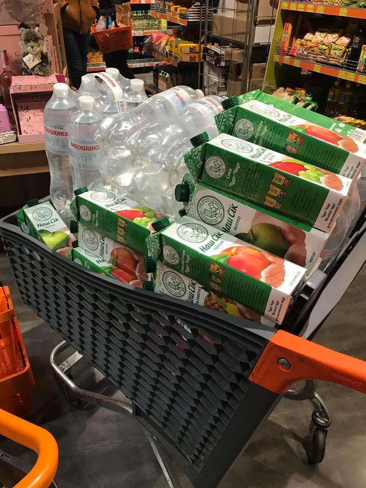 ''Є воїни з ампутацією'': до Києва доправили новий борт з Донбасу