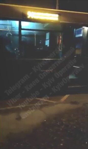 В Киеве обстреляли автобус