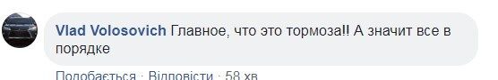 В Киеве водитель маршрутки на ходу ремонтировал автобус кирпичом: видео 