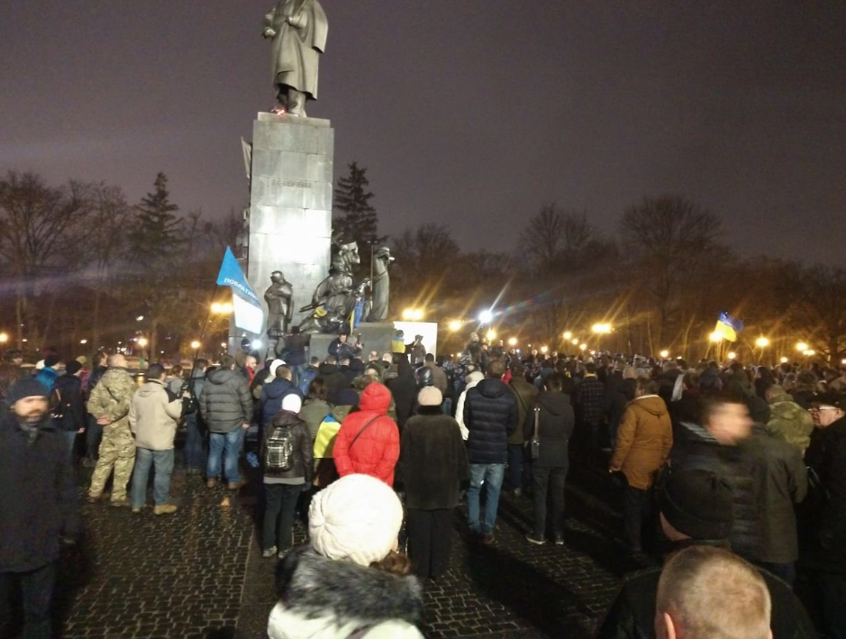 У Києві на честь Героїв Майдану засяяли промені гідності
