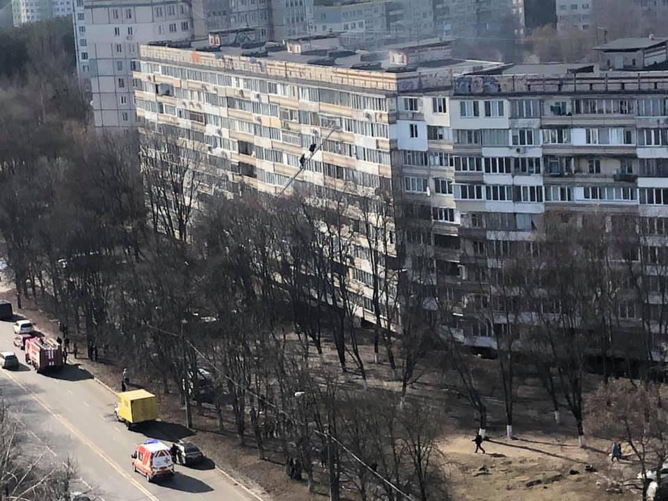 "Идите внучку забирать": в киевской высотке произошел масштабный пожар