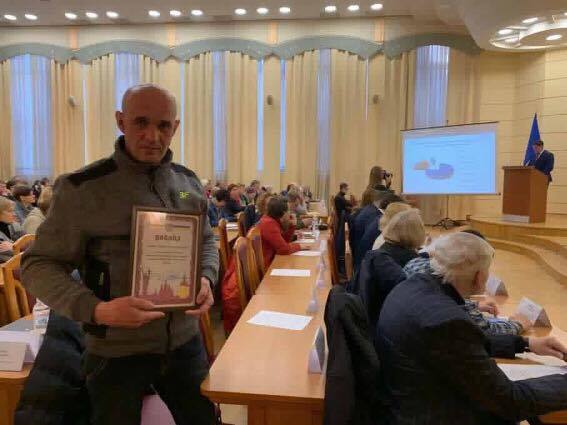"Мир может стать лучше": восхитившего украинцев кондуктора из Киева наградили за человечность