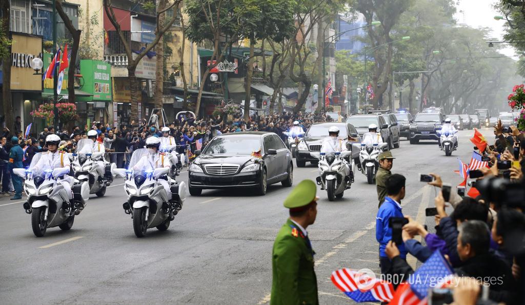 Бігає охорона і 30 авто: Кім Чен Ин вразив грандіозним кортежем у В'єтнамі