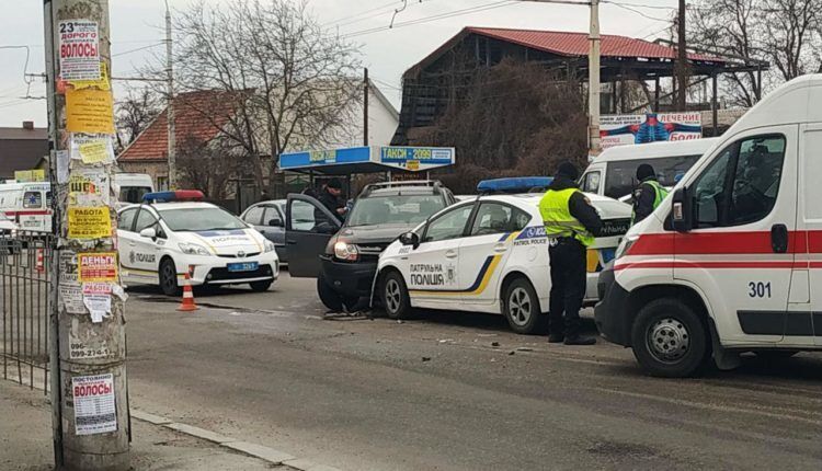 В Запорожье полицейские в погоне за маршртукой спровоцировали тройное ДТП (ФОТО)