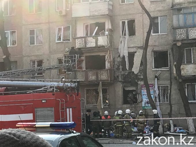 Рухнули 4 этажа: в Казахстане взорвалась жилая пятиэтажка. Первые фото и видео ЧП