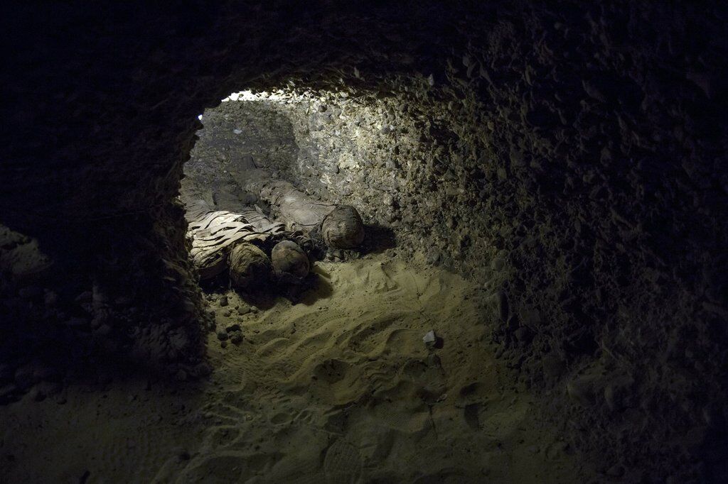 В Египте нашли 40 древних мумий: археологи показали фото