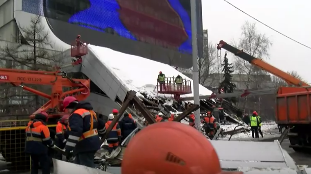 Рухнул от снега: у разработчиков Крымского моста произошло курьезное ЧП. Фото и видео