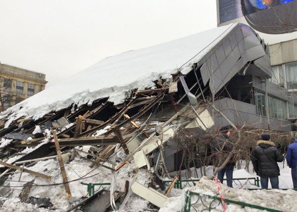Впав від снігу: у розробників Кримського моста трапилася курйозне НП. Фото і відео