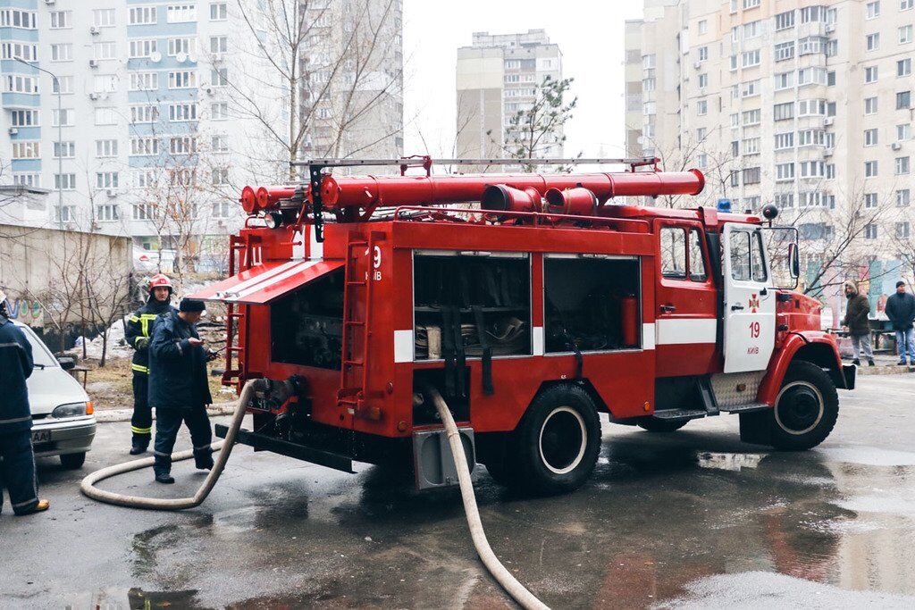 У Києві загорілася багатоповерхівка