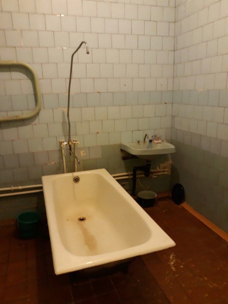 Как б*ндеровцы издеваются над жителями Дружковки