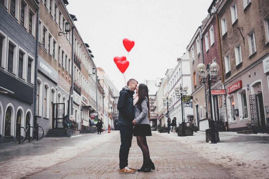 Де провести 14 лютого: найкращі міста для романтичної подорожі