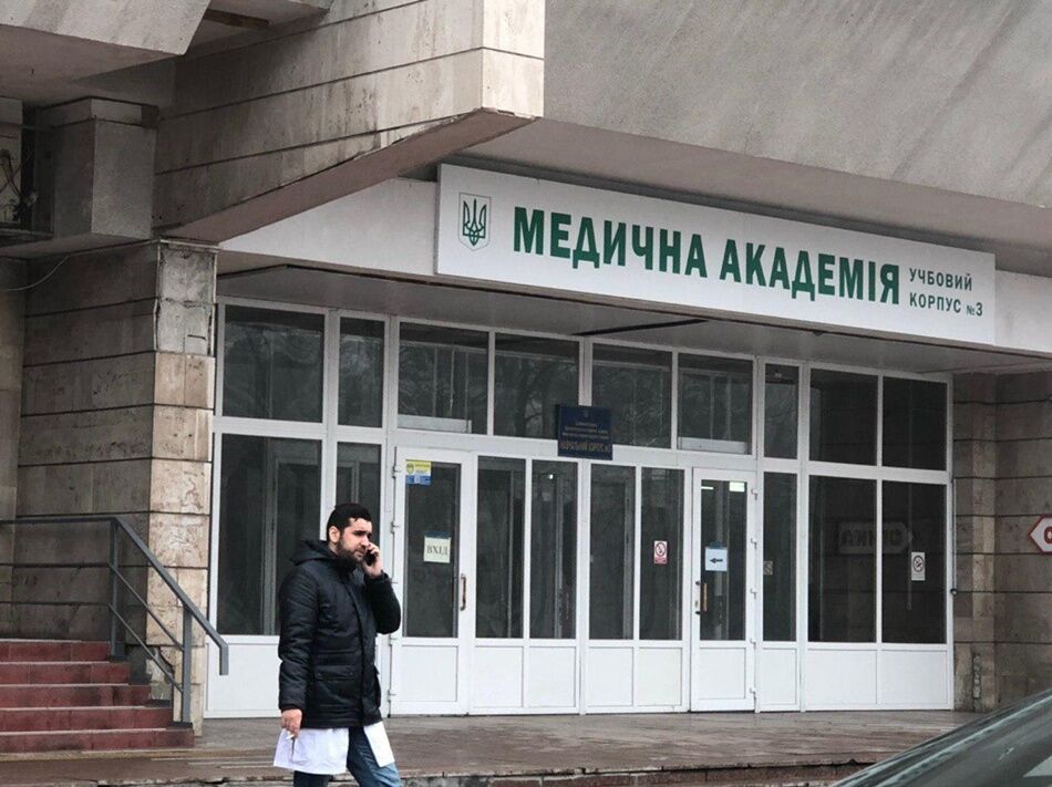 В здании приемной комиссии Днепропетровской медакадемии работает детский магазин