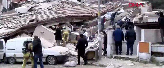 Люди под завалами: в Стамбуле обрушилась жилая многоэтажка. Фото и видео 18+