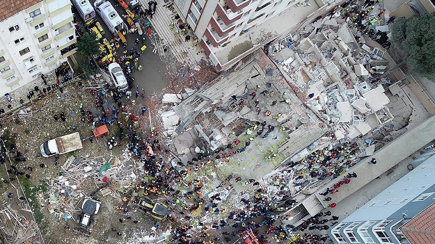 Жертв стало більше: момент обвалення житлової багатоповерхівки в Стамбулі потрапив на відео