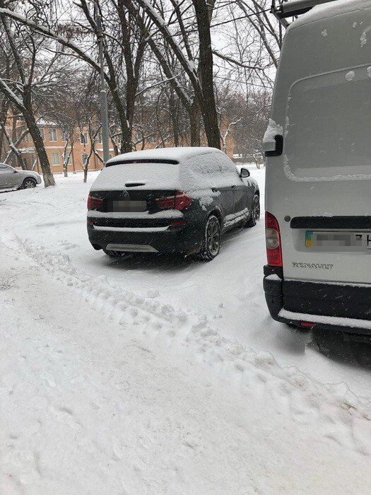 Брали елітними авто: СБУ ''накрила'' український університет