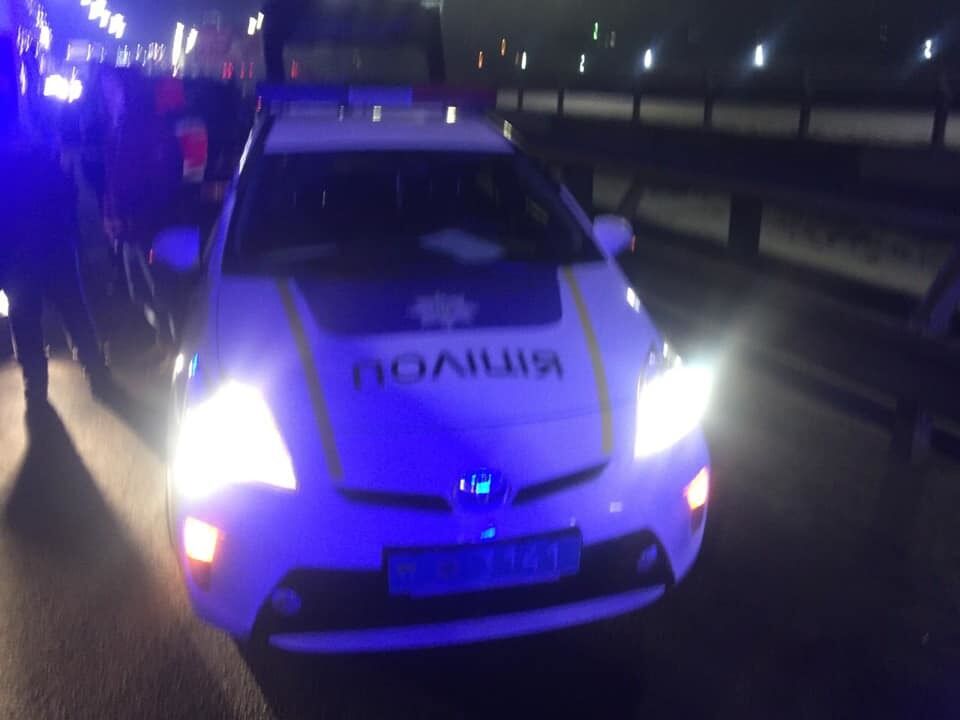 Патрульну затиснуло між авто: у Києві п'яний чиновник влаштував ДТП