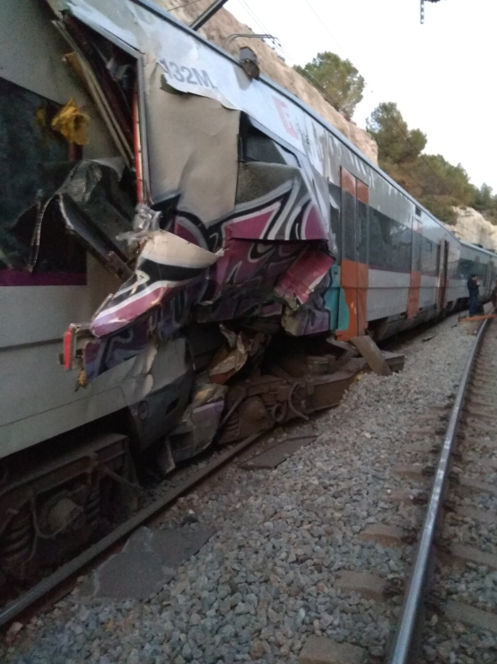 В Іспанії трапилося смертельне зіткнення потягів: перші фото і відео НП