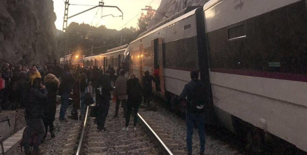 В Іспанії трапилося смертельне зіткнення потягів: перші фото і відео НП