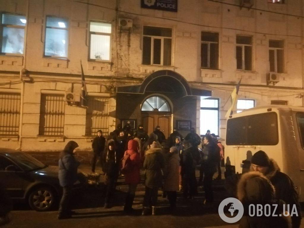 В Киеве штурмовали полицию: трое раненых. Фото и видео