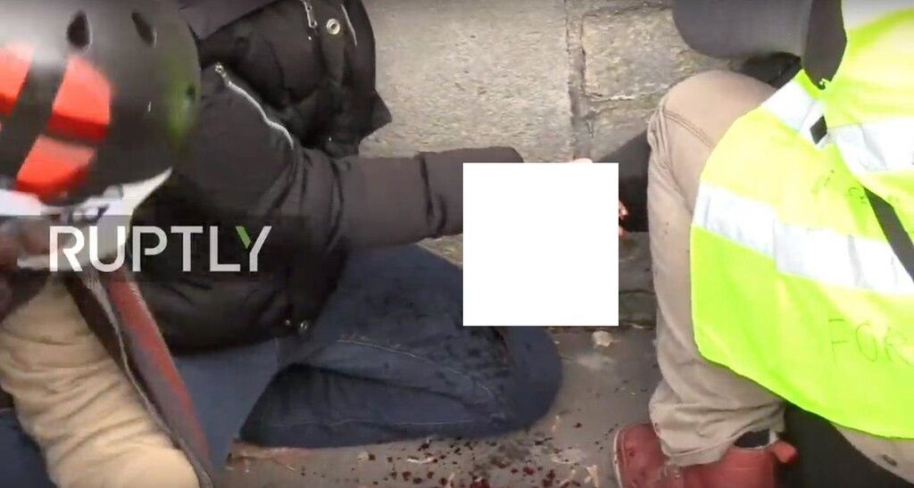 Відірвані руки, розбиті голови: у Парижі поліція взялася за ''жовті жилети''