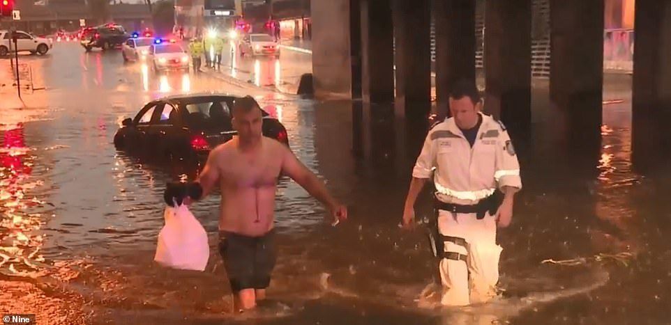  Смывает с лица Земли: на Сидней обрушилась бушующая вода. Фото и видео стихии