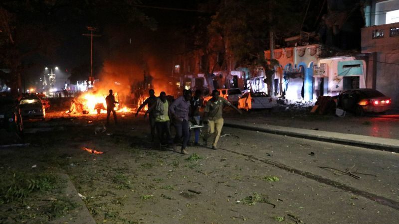 В столице Сомали двойной теракт унес жизни 29 человек, 80 — ранены