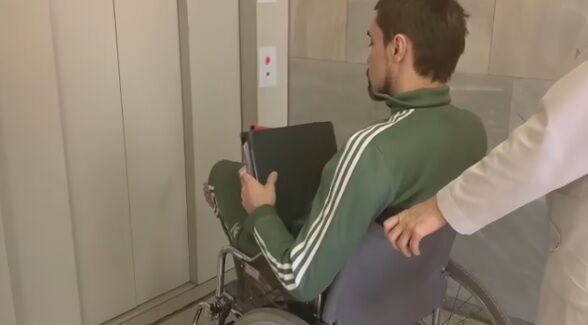 Діма Білан опинився в інвалідному візку: що сталося. Відео