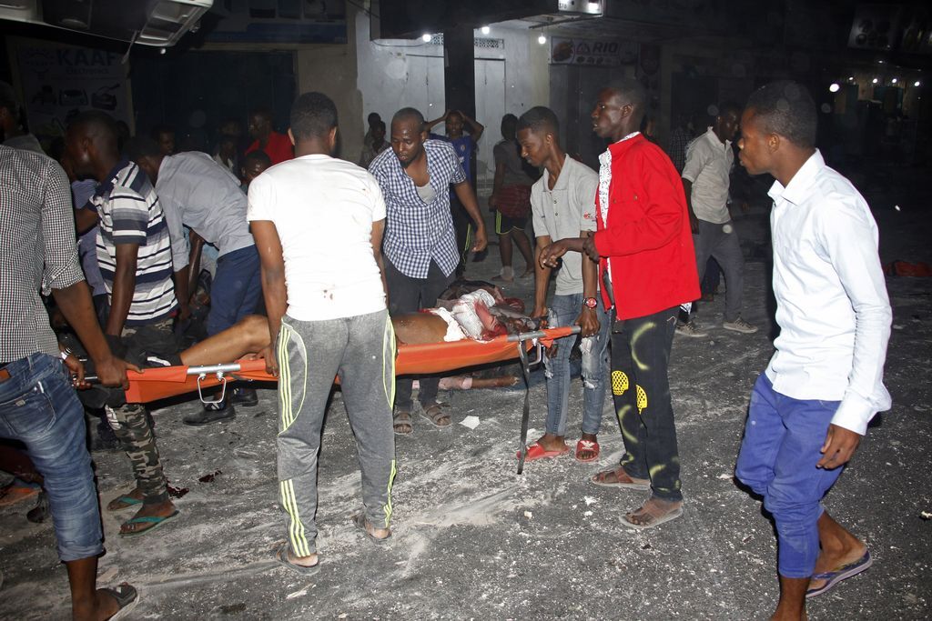 В столице Сомали двойной теракт унес жизни 29 человек, 80 — ранены